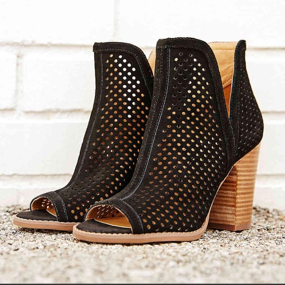 larise bootie